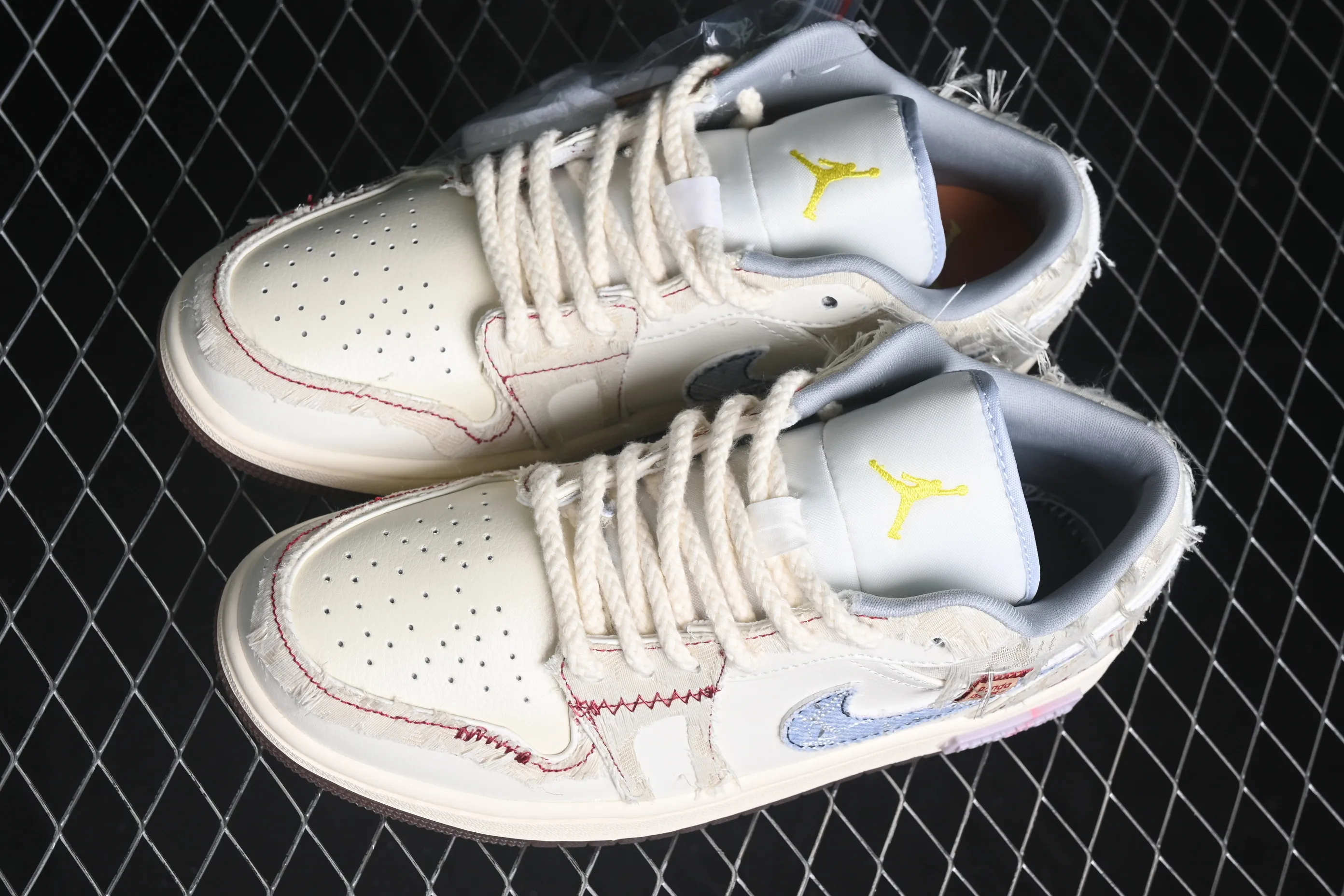 All Categories Air Jordan Jordan Series Basketball Shoes Air Jordan 1 Low Air Jordan 1 Low AJ1 Joe 1 Panda Prank Lead the Dream Lian Lizhi Mi Blue Retro Basketball Shoes FZ5046-041